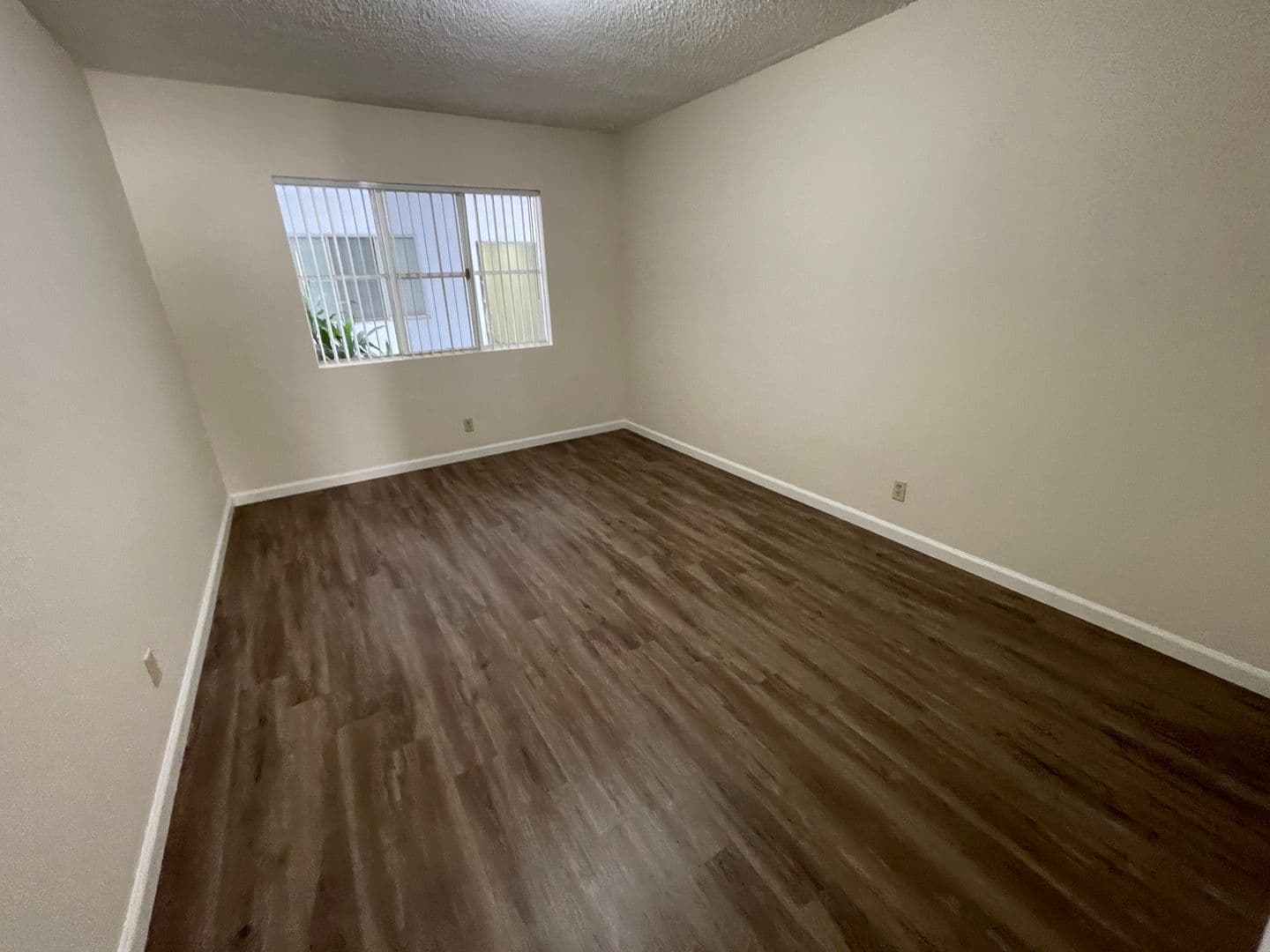 Glendale Apartment: 365 W. Doran St.