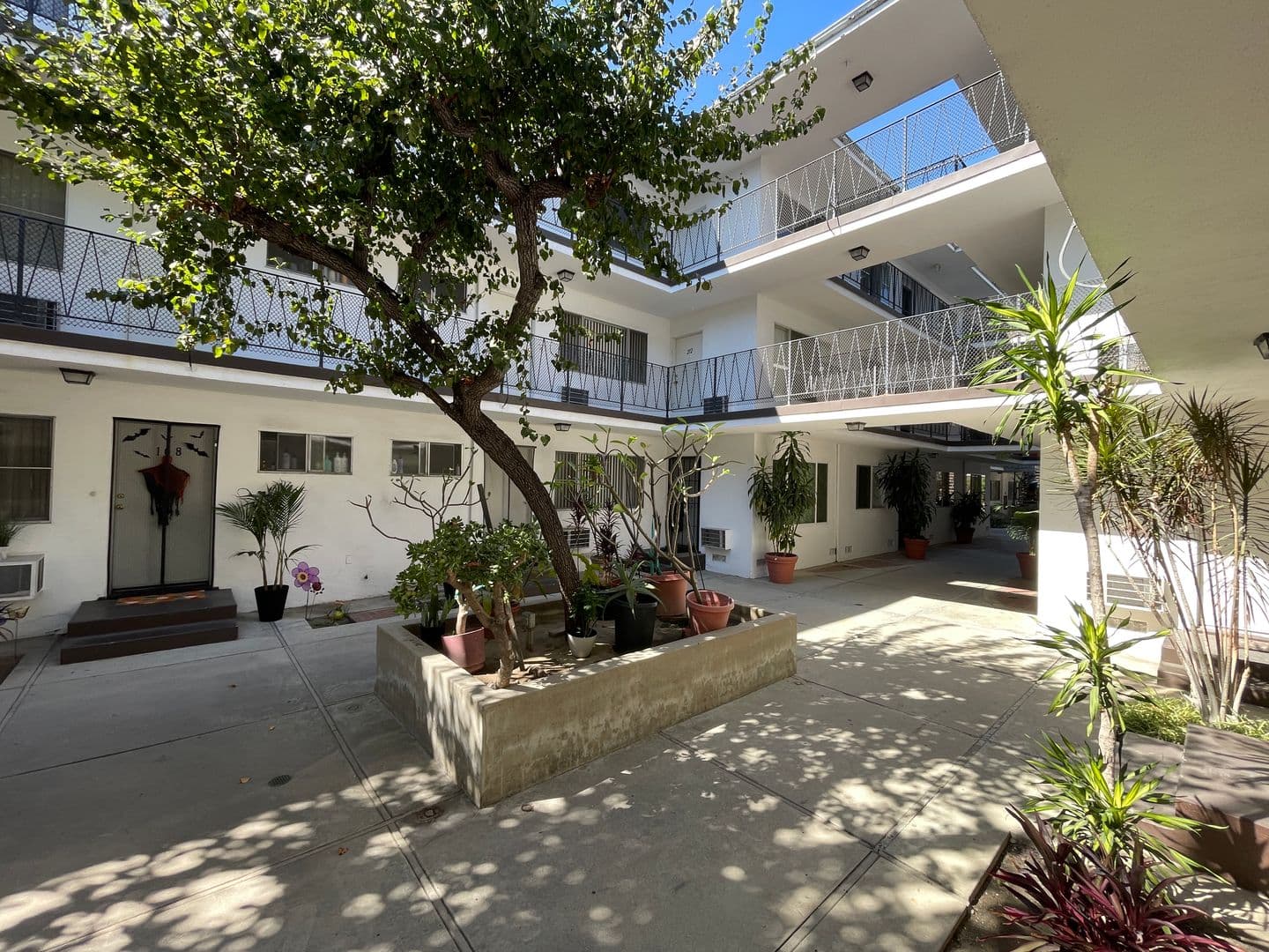 Glendale Apartment: 365 W. Doran St.