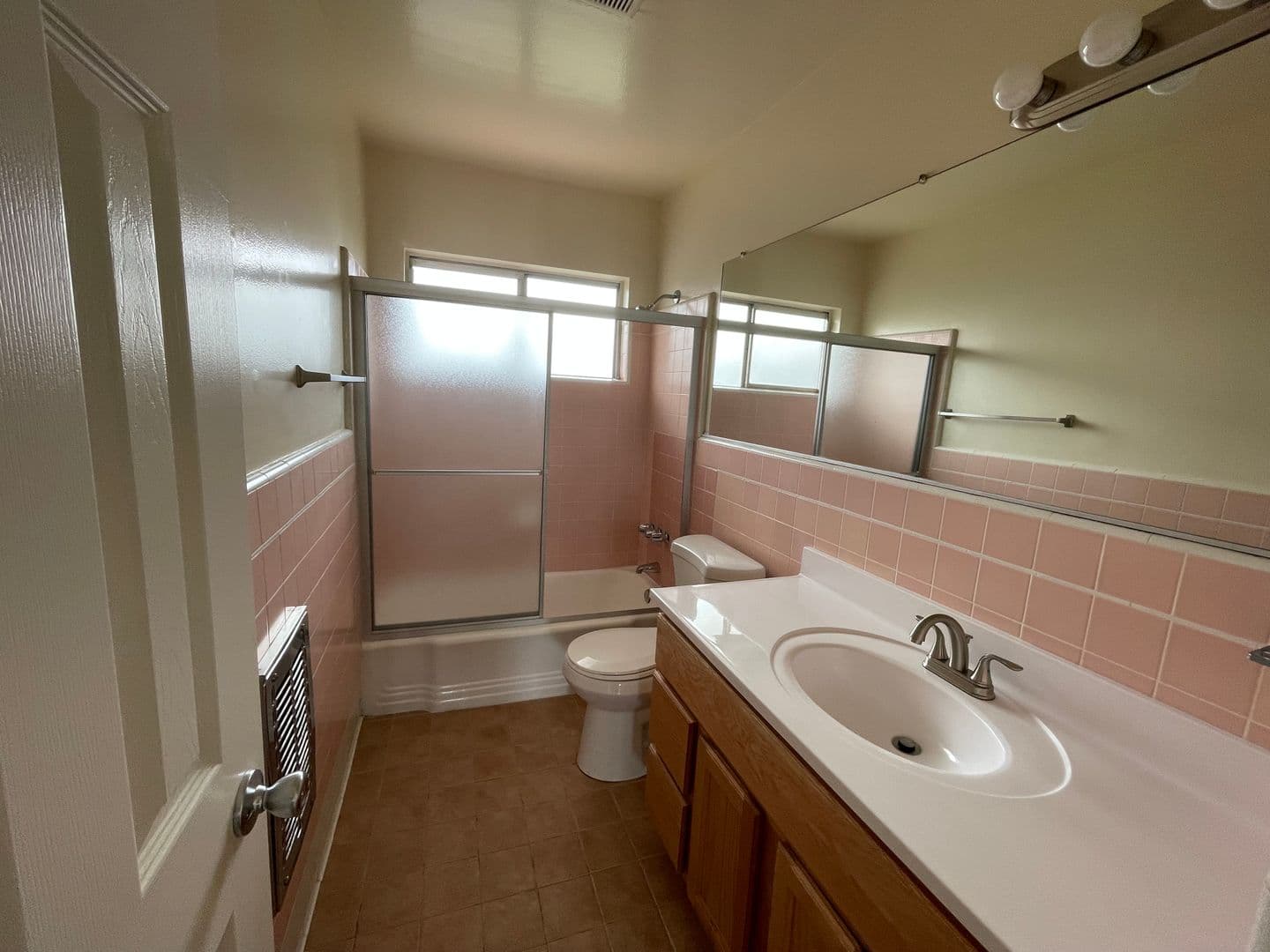 Glendale Apartment: 365 W. Doran St.