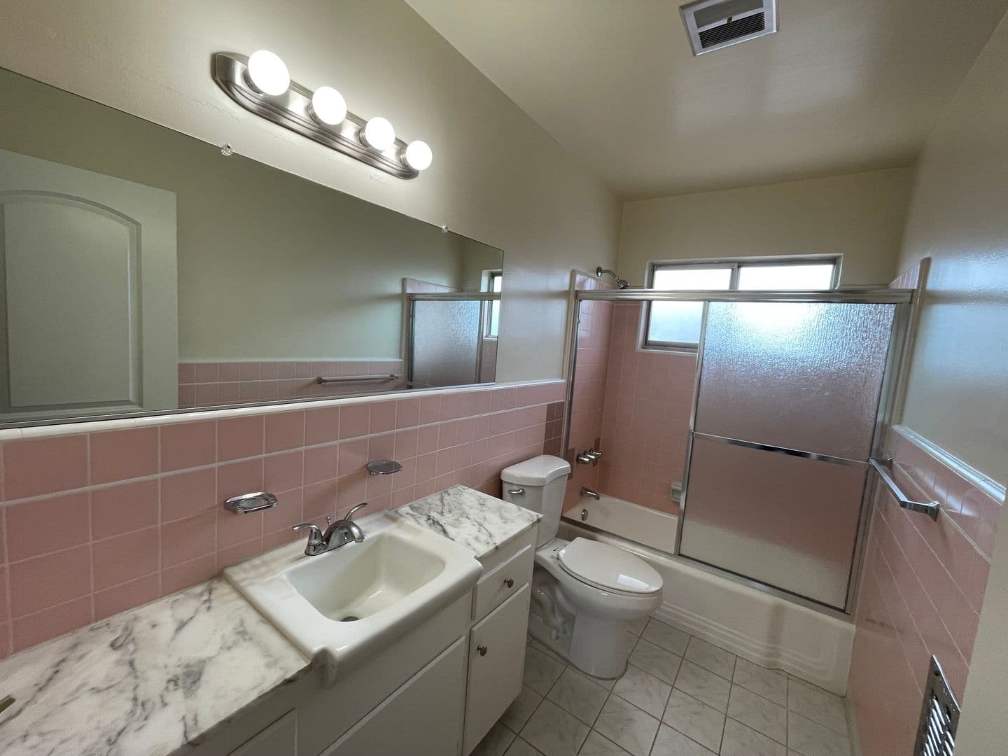 Glendale Apartment: 460 W. Doran St.