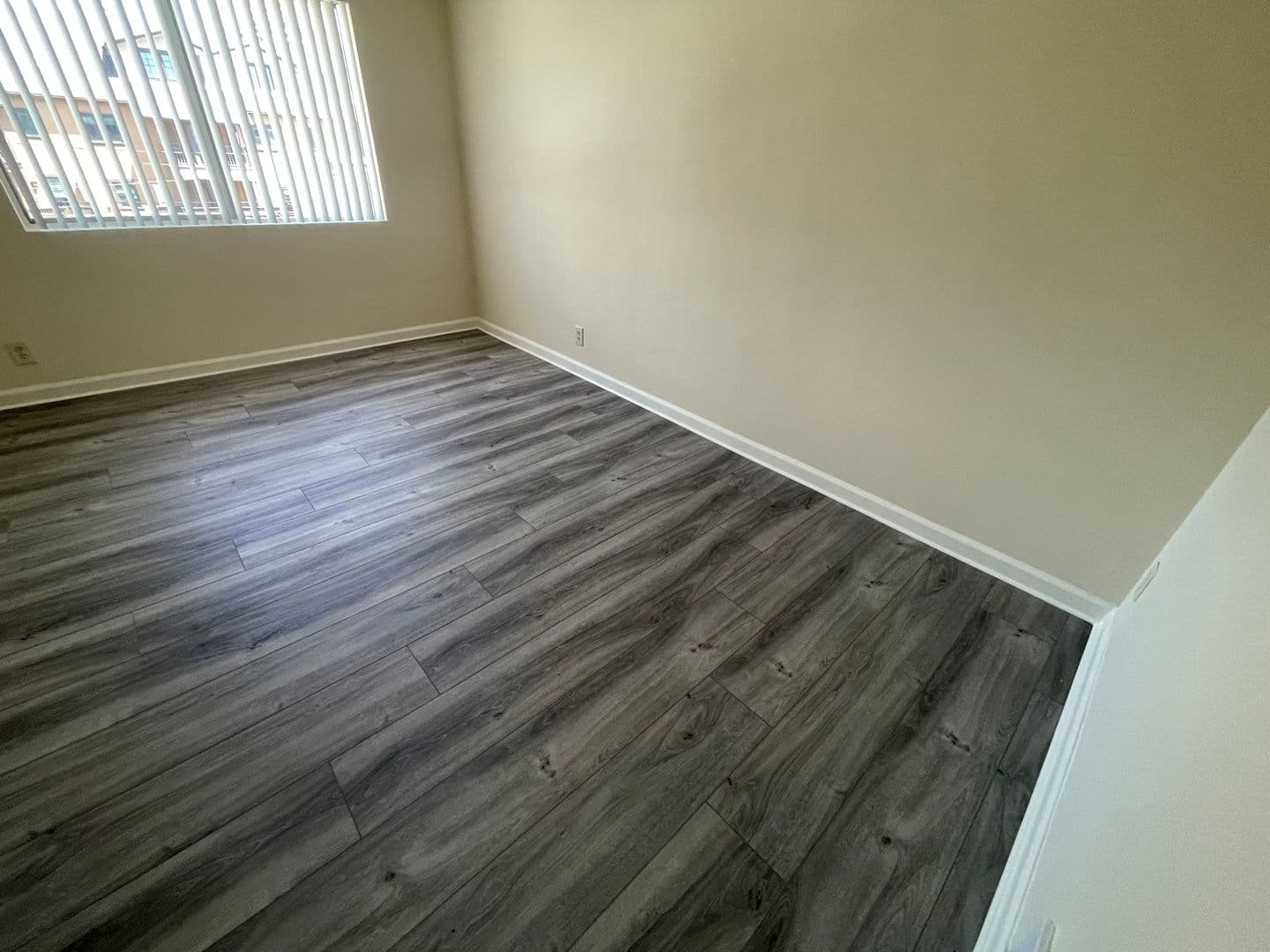 Glendale Apartment: 365 W. Doran St.