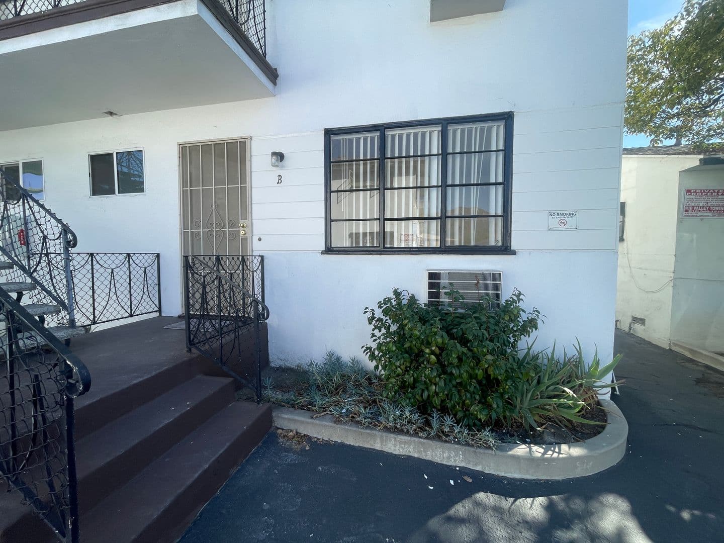 Glendale Apartment: 522 W. Glenoaks Blvd. #B