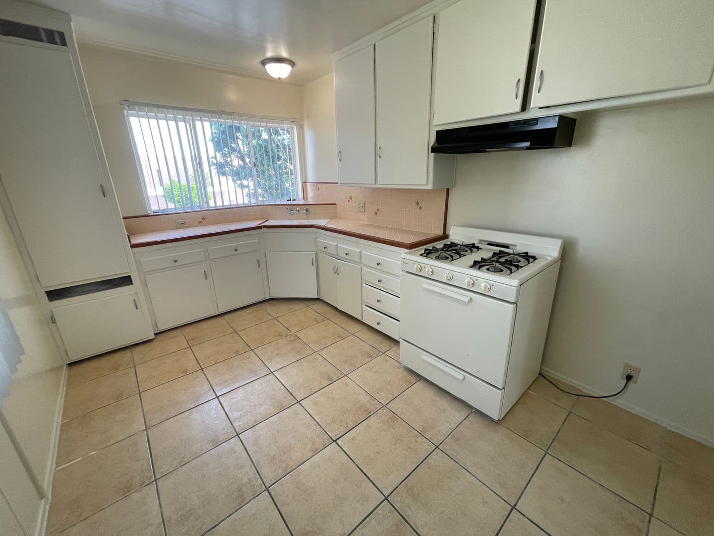 Glendale Apartment: 1114 E. Wilson Ave.