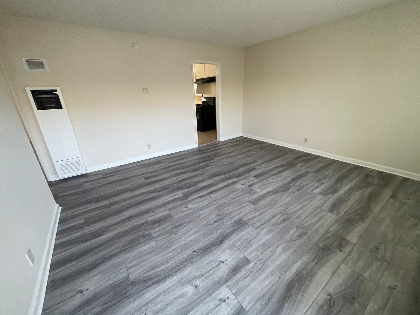 Glendale Apartment: 365 W. Doran St.