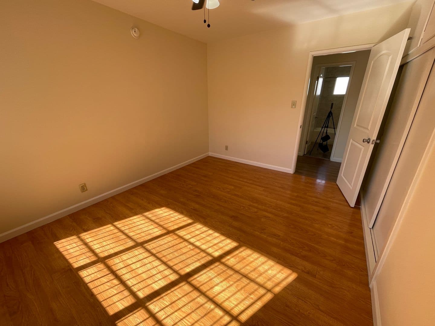 Glendale Apartment: 522 W. Glenoaks Blvd. #B