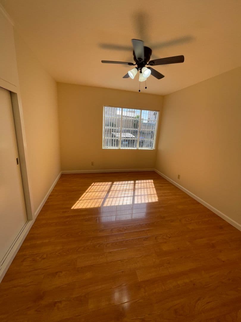 Glendale Apartment: 522 W. Glenoaks Blvd. #B