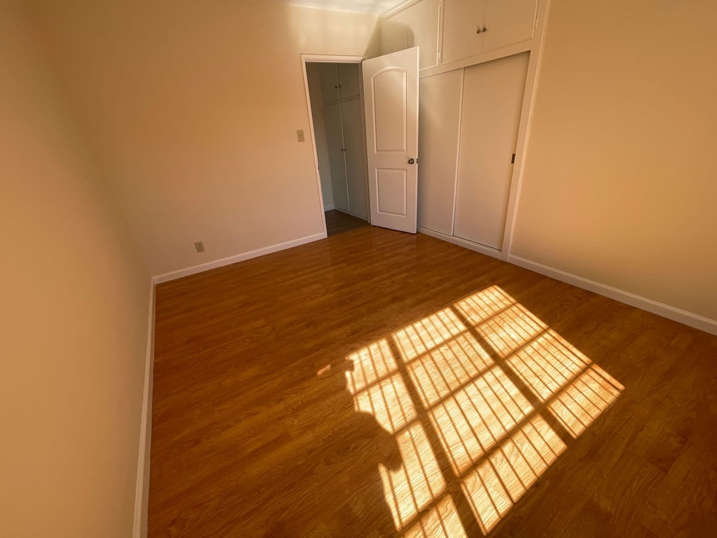Glendale Apartment: 522 W. Glenoaks Blvd. #B