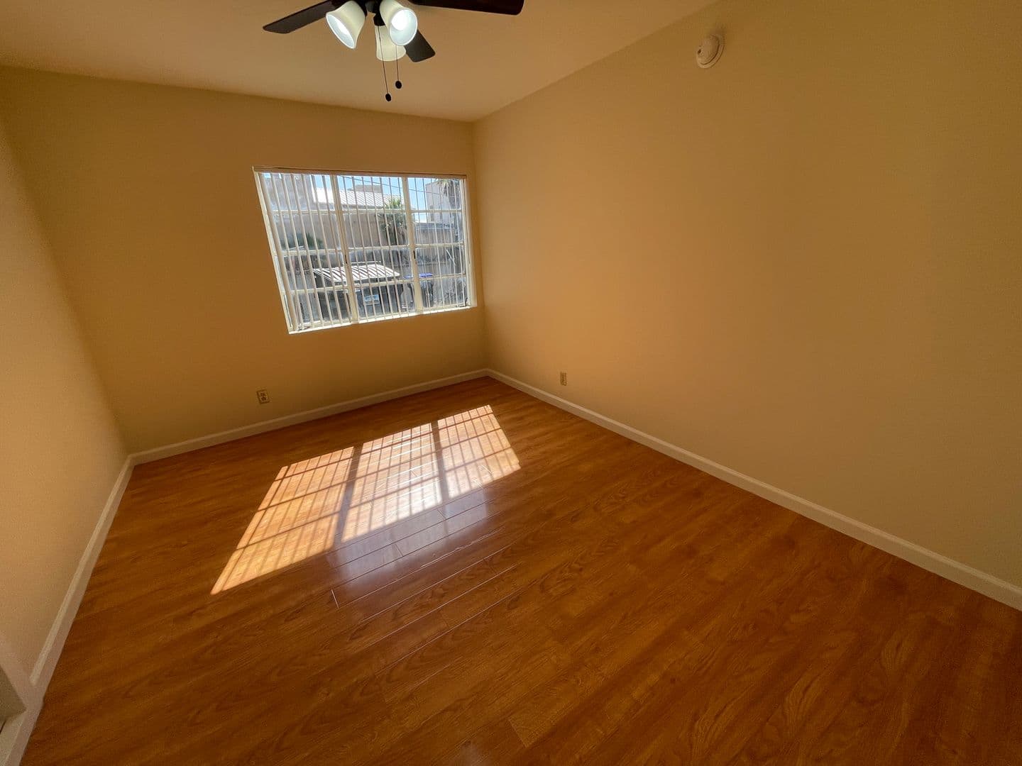 Glendale Apartment: 522 W. Glenoaks Blvd. #B