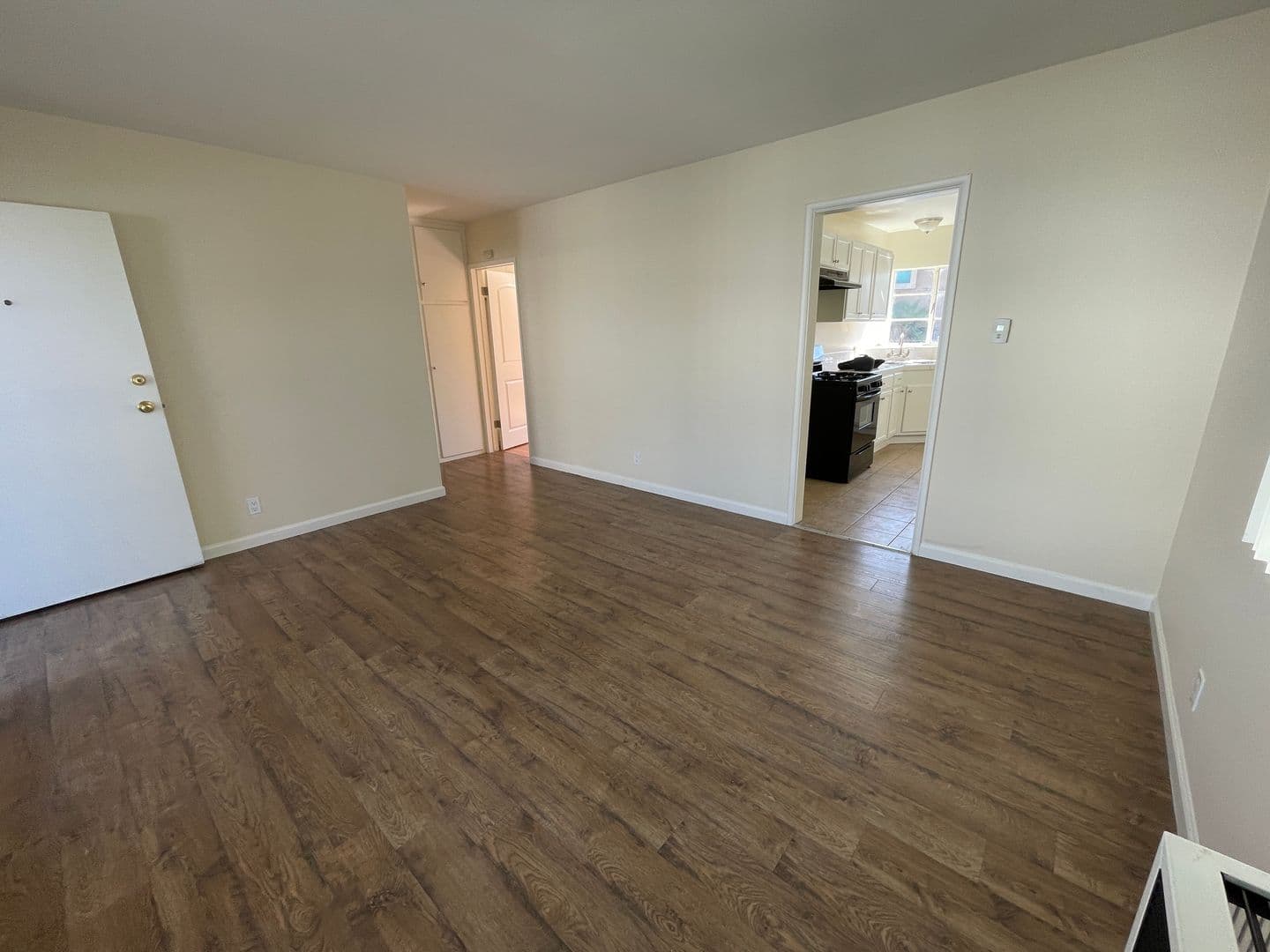 Glendale Apartment: 522 W. Glenoaks Blvd. #B