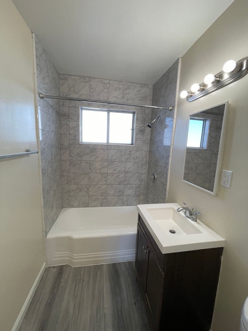 Glendale Apartment: 522 W. Glenoaks Blvd. #B