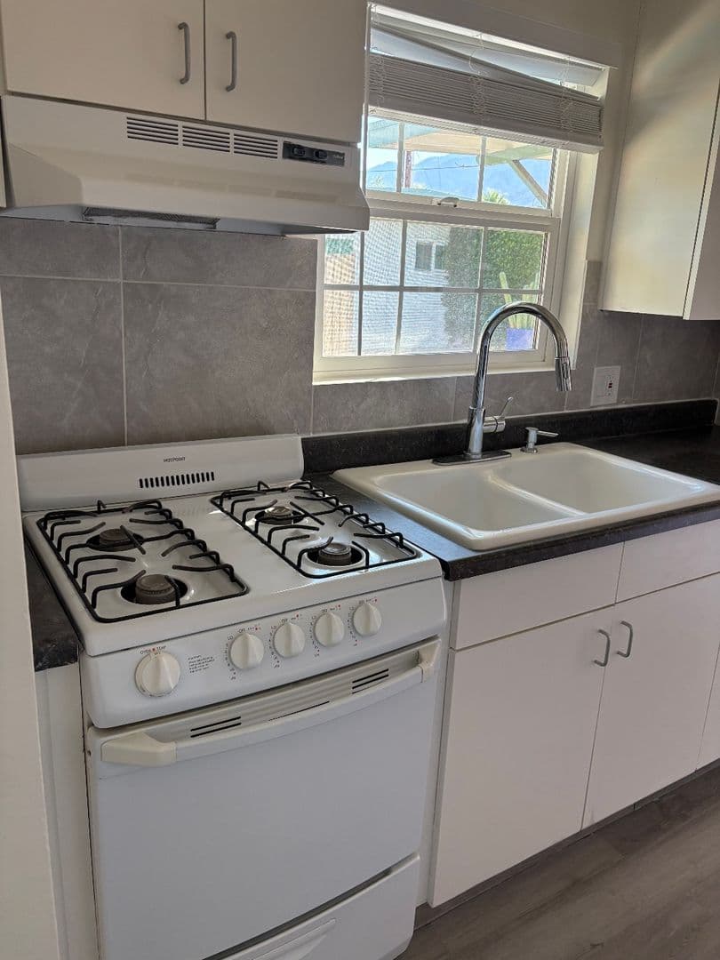 Palm Springs Apartment: 1905 East Tahquitz Canyon Way