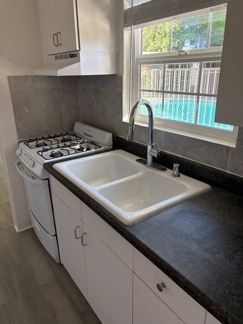 Palm Springs Apartment: 1905 East Tahquitz Canyon Way