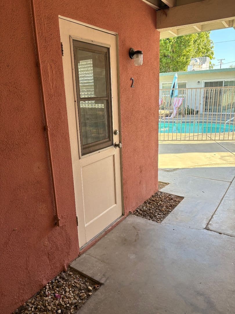Palm Springs Apartment: 1905 East Tahquitz Canyon Way