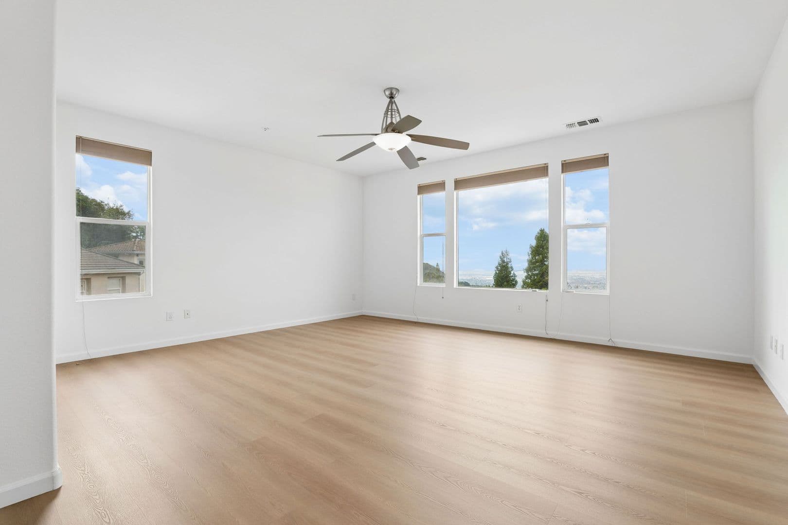 Oakland House: 672 Via Rialto