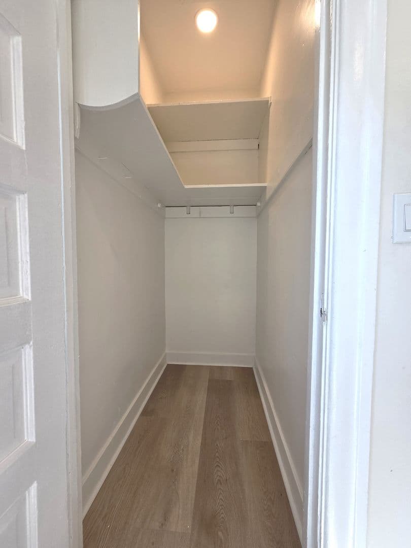 Oakland Apartment: 1439 38th Ave