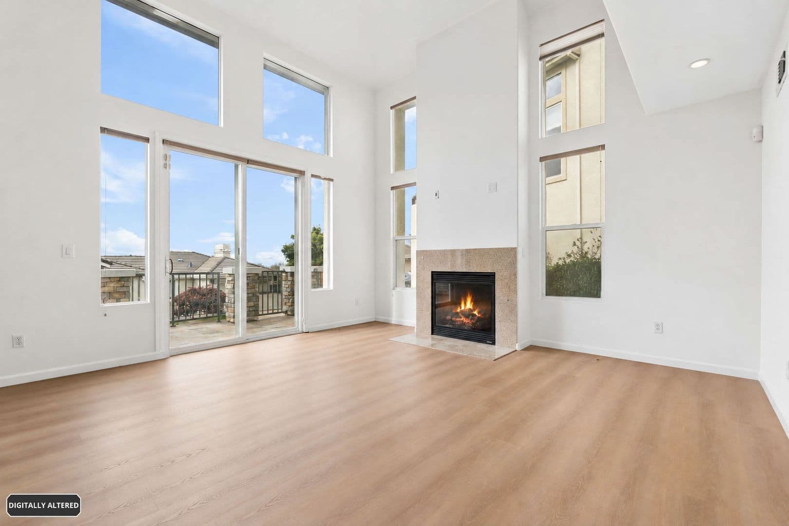 Oakland House: 672 Via Rialto