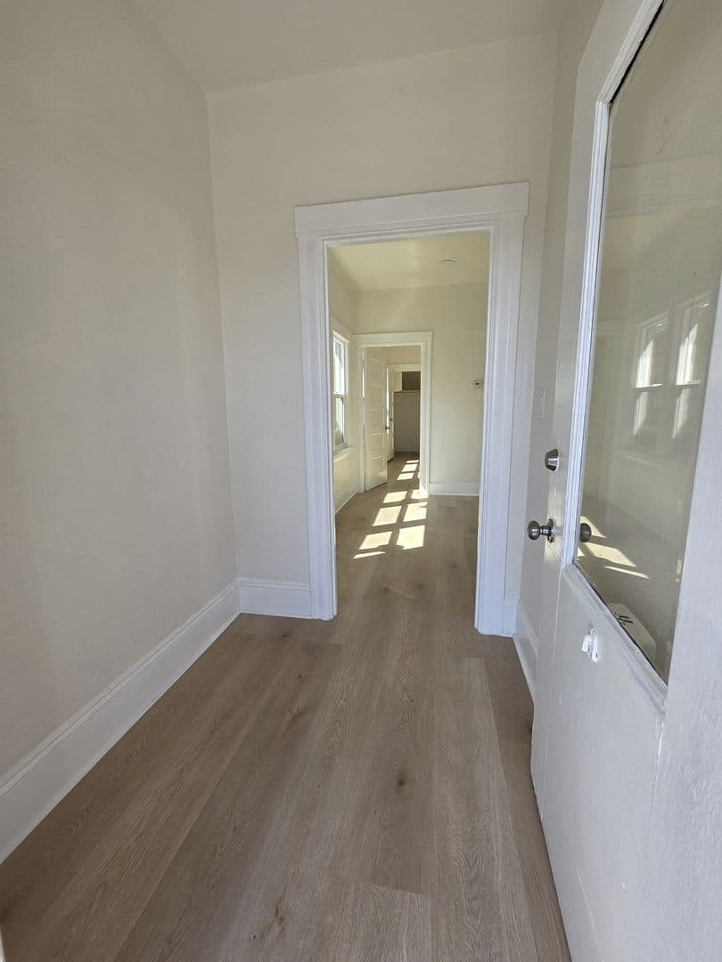 Oakland Apartment: 1439 38th Ave