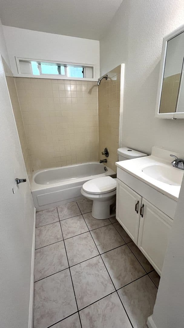 Oakland Apartment: 716 Sycamore Wt