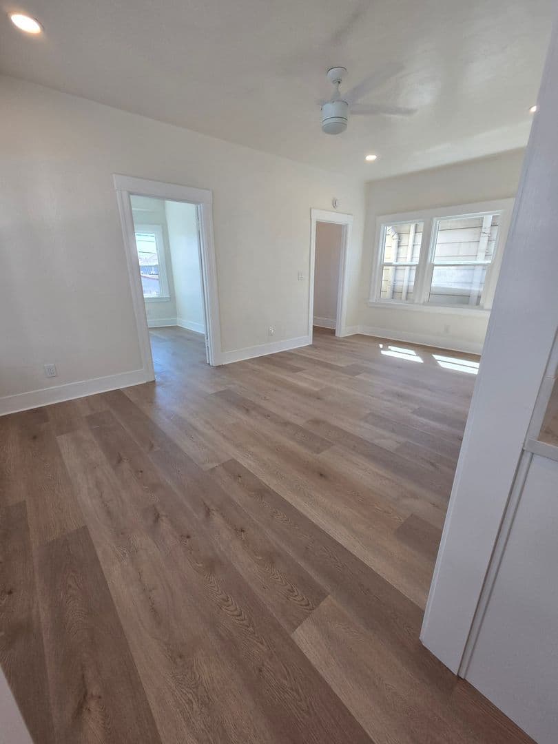 Oakland Apartment: 1439 38th Ave