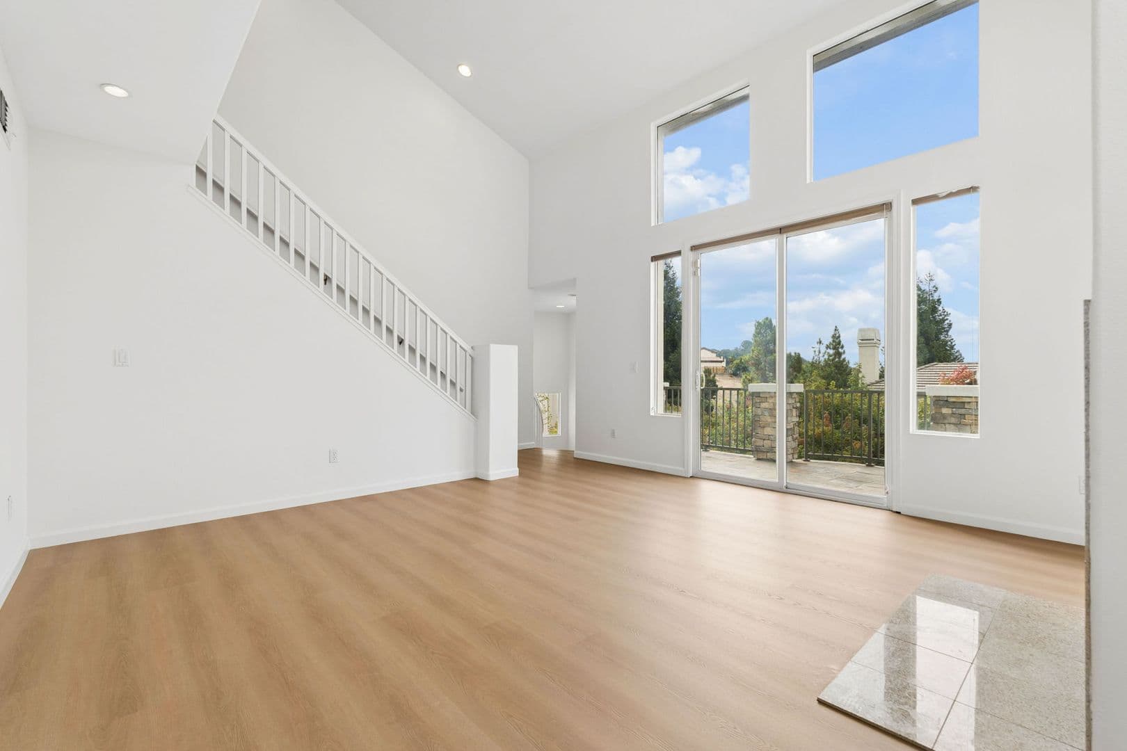 Oakland House: 672 Via Rialto