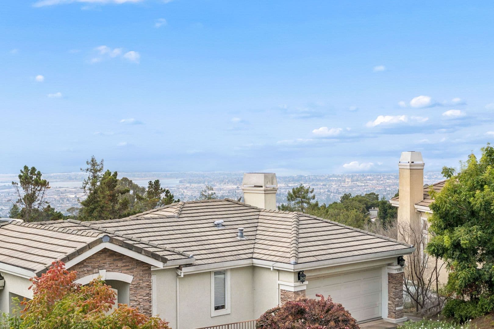 Oakland House: 672 Via Rialto