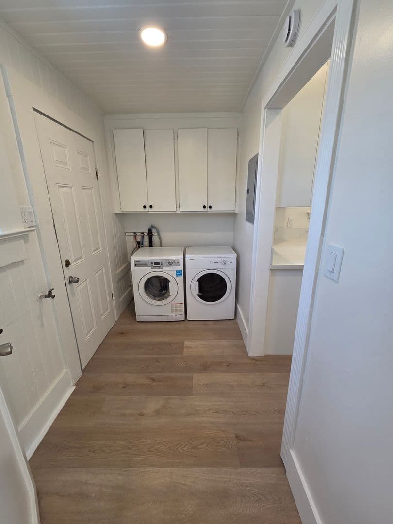 Oakland Apartment: 1439 38th Ave