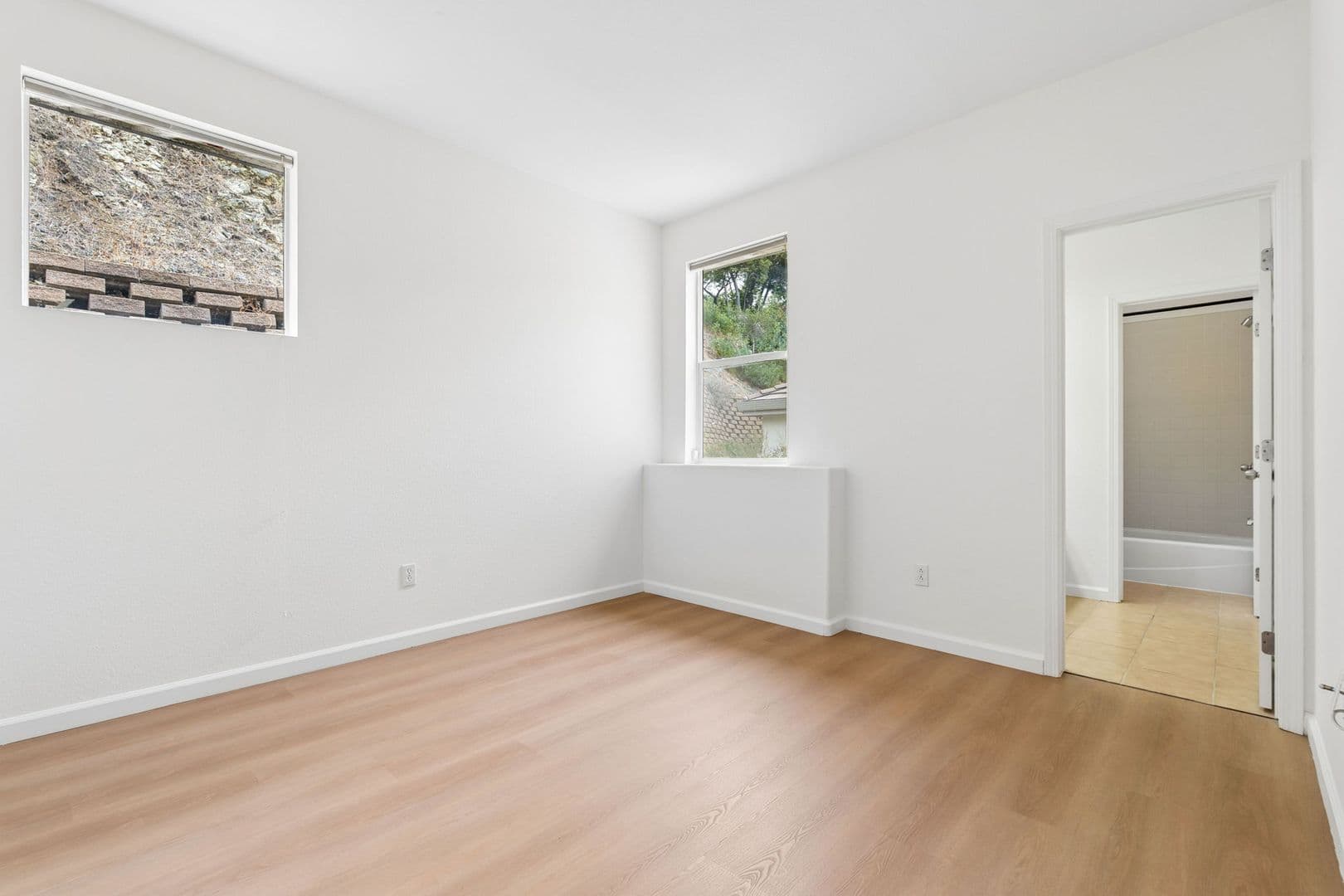 Oakland House: 672 Via Rialto