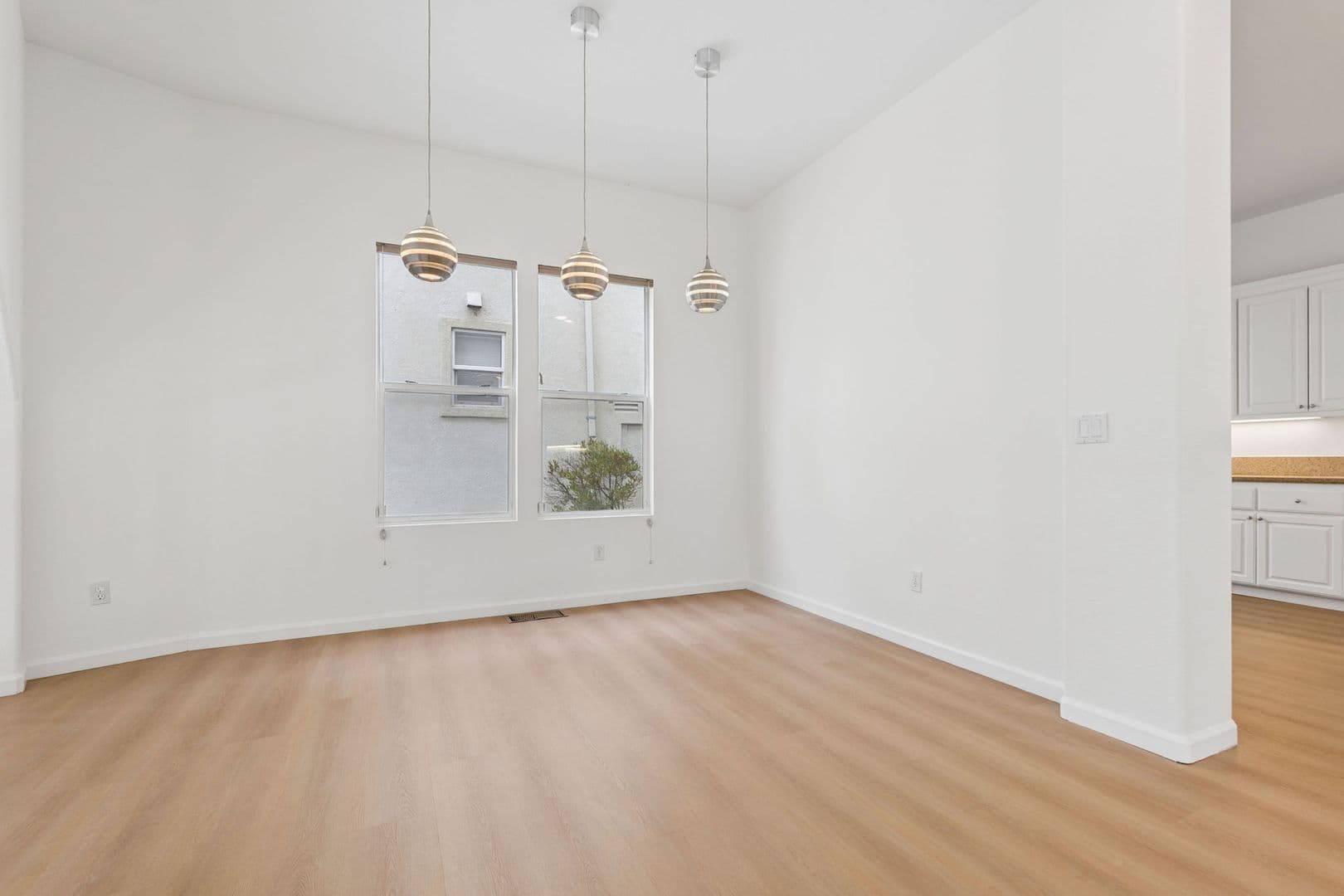 Oakland House: 672 Via Rialto
