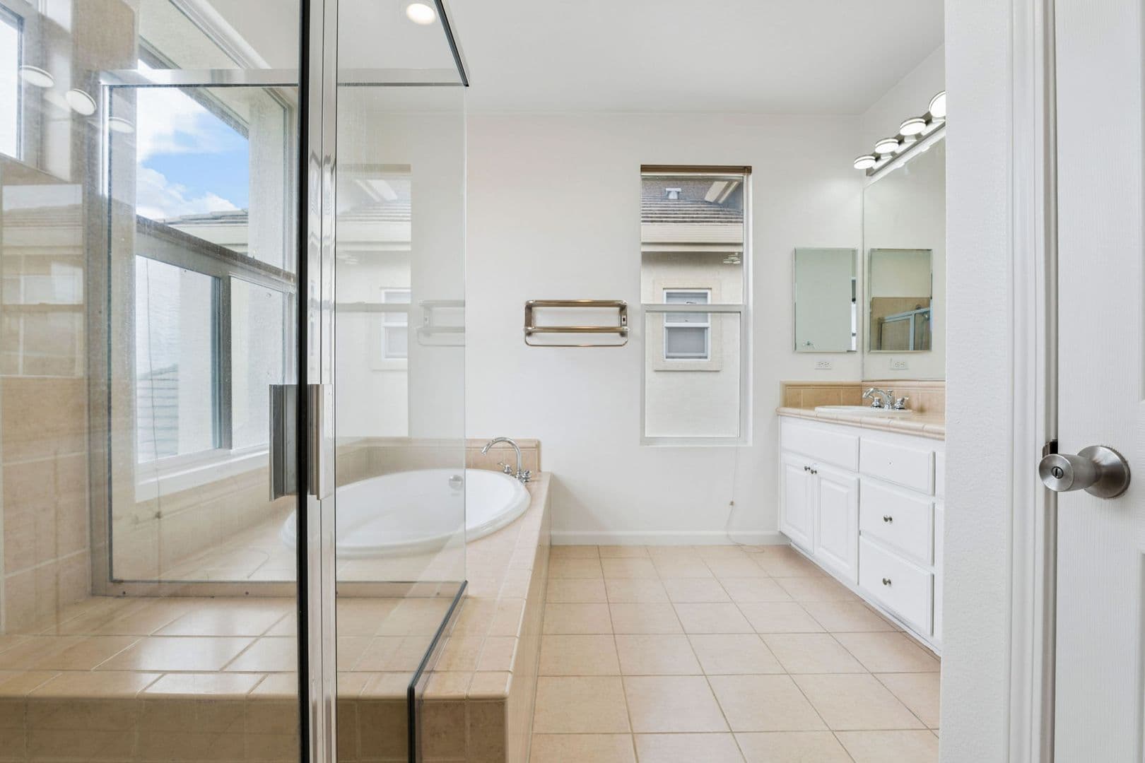 Oakland House: 672 Via Rialto