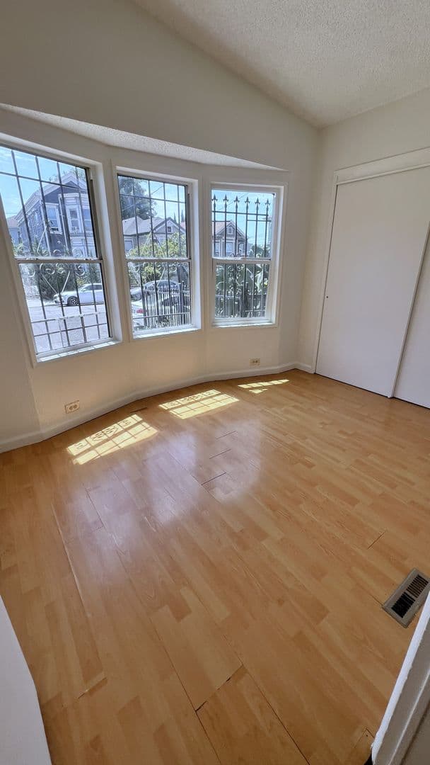Oakland Apartment: 716 Sycamore Wt