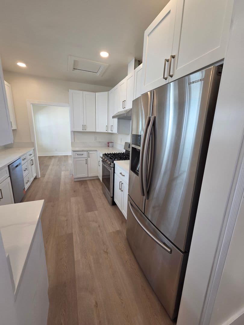 Oakland Apartment: 1439 38th Ave