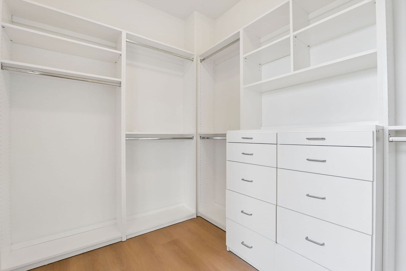 Oakland House: 672 Via Rialto
