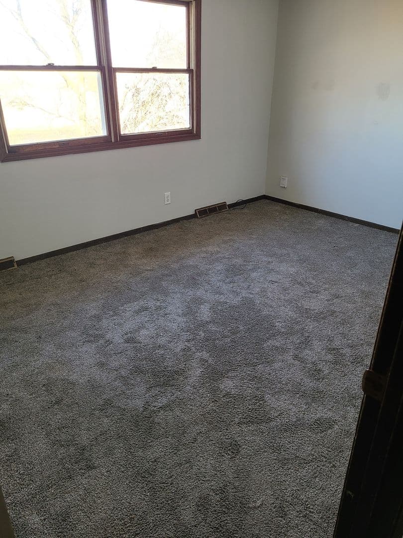 Davenport Apartment: 1916 W 75th PL