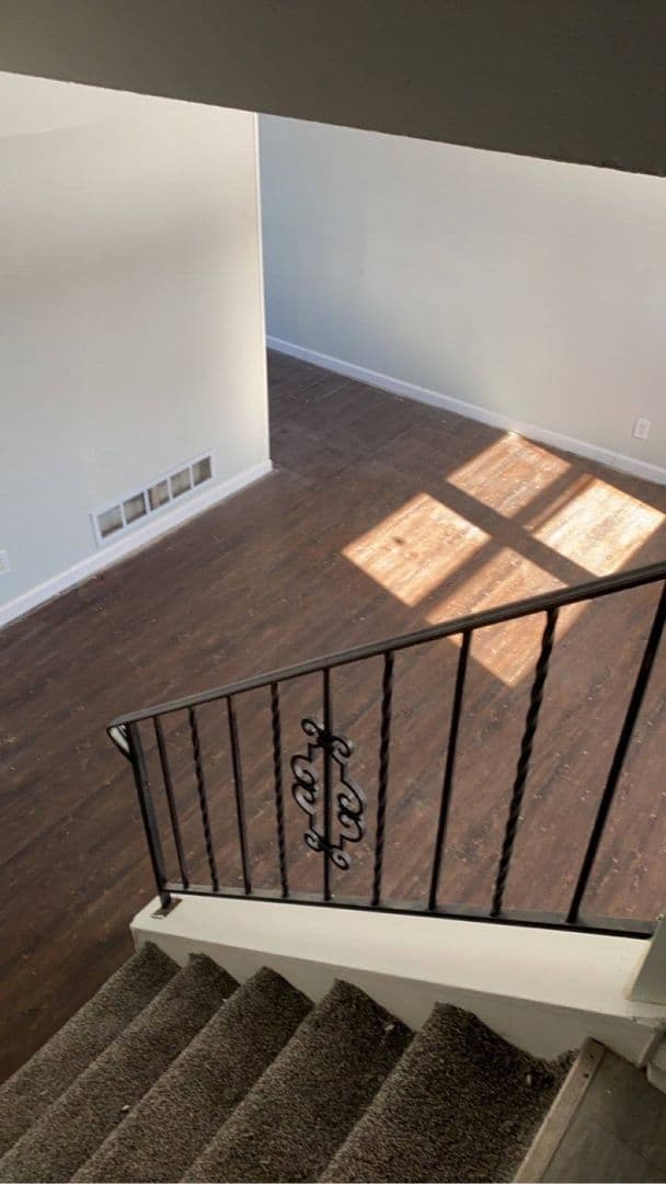 Davenport Apartment: 1916 W 75th PL