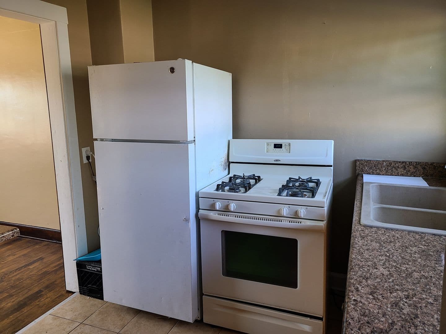 Moline Apartment: 1923 27th St
