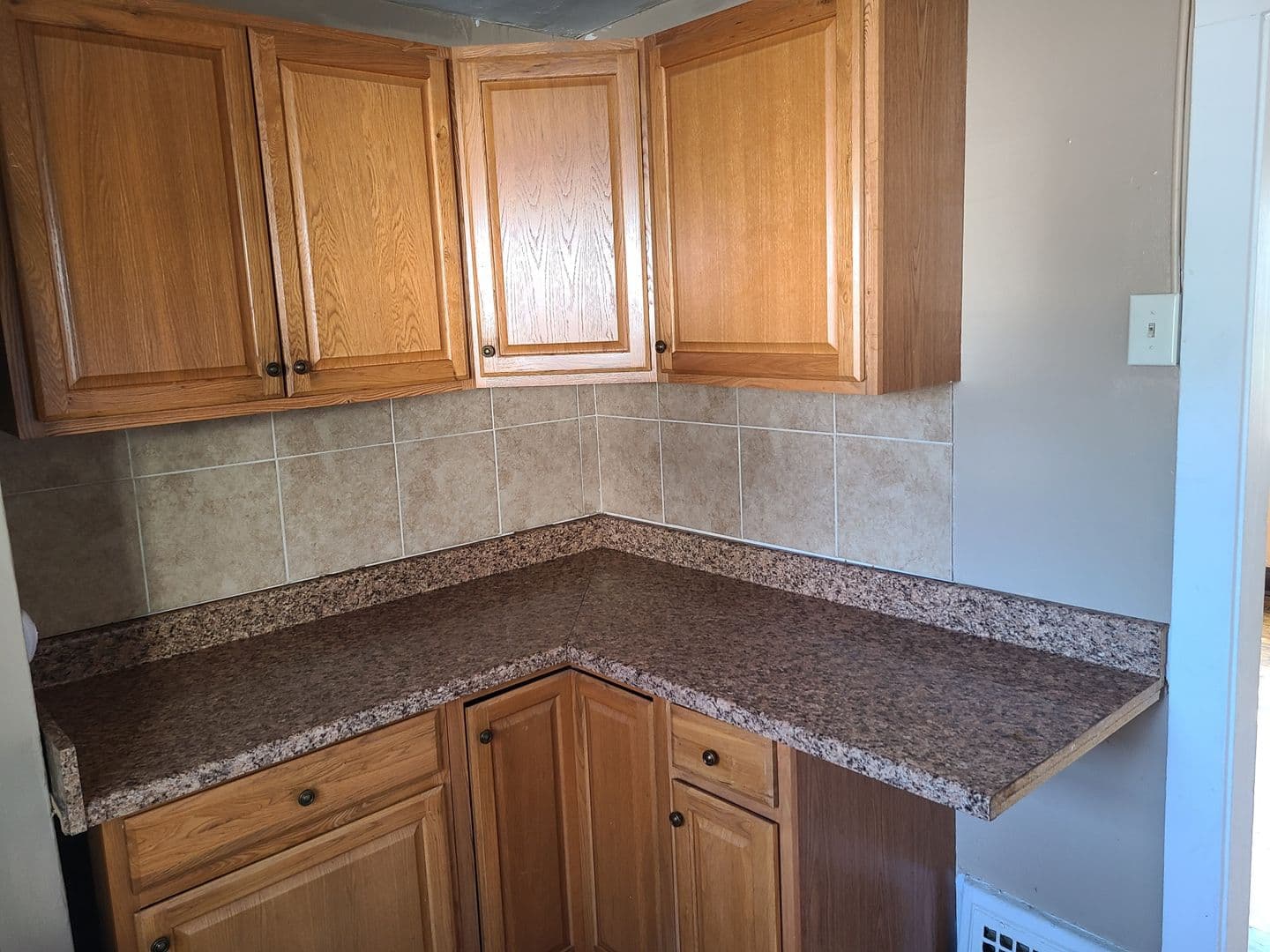 Moline Apartment: 1923 27th St