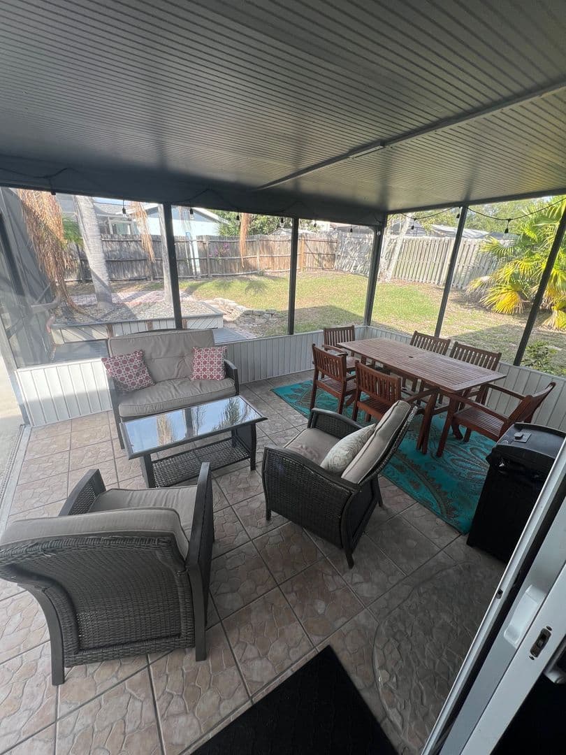 Palm Harbor Apartment: 552 Hammock Drive