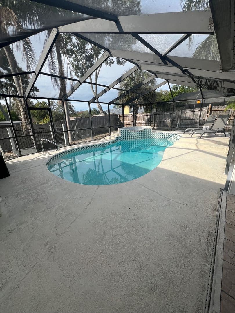Palm Harbor Apartment: 552 Hammock Drive
