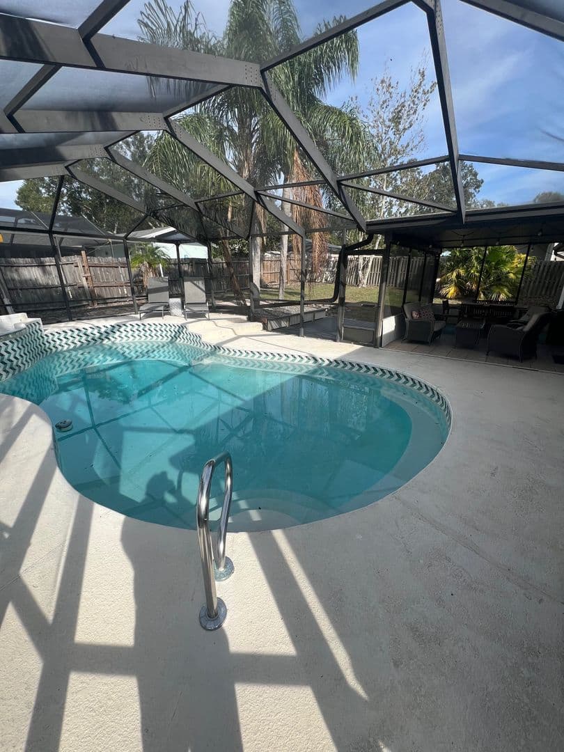 Palm Harbor Apartment: 552 Hammock Drive