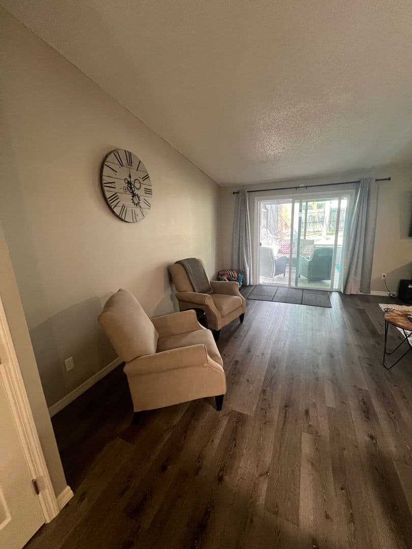 Palm Harbor Apartment: 552 Hammock Drive