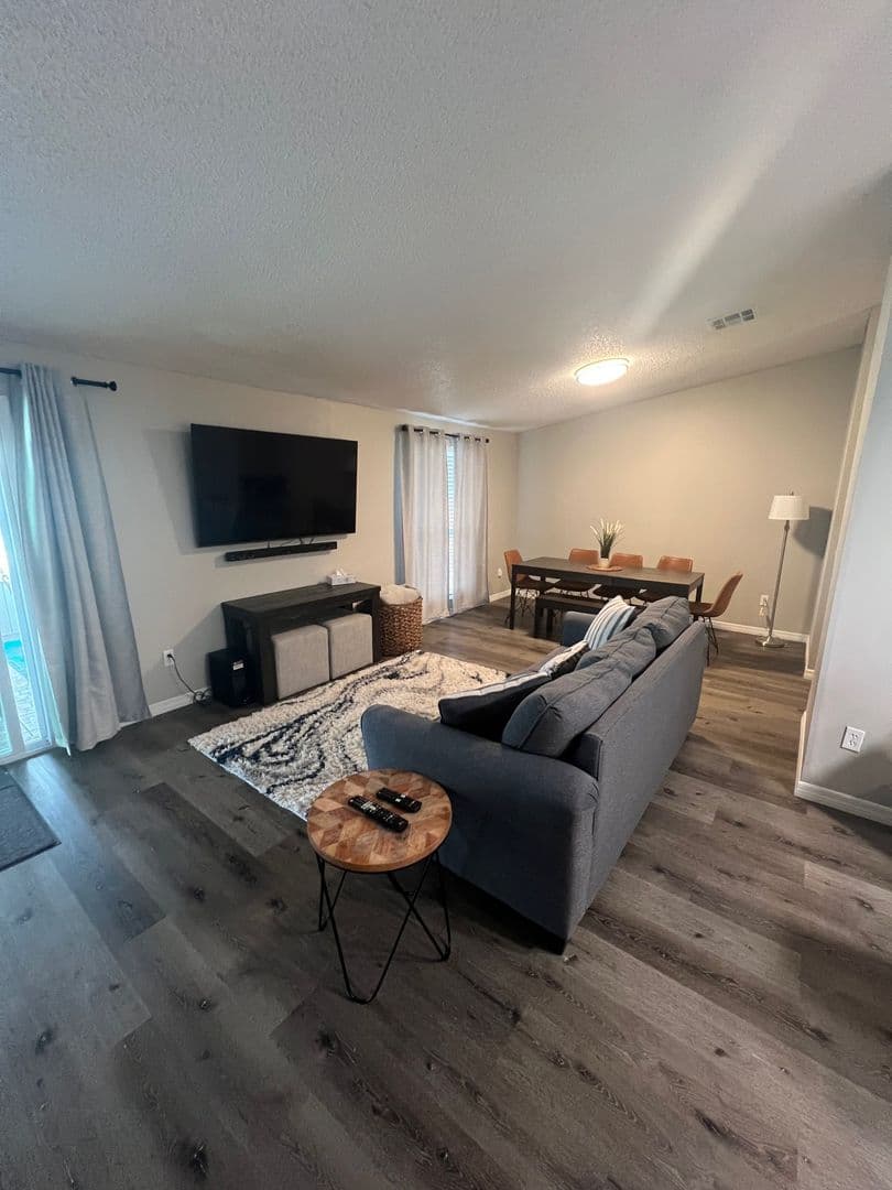 Palm Harbor Apartment: 552 Hammock Drive