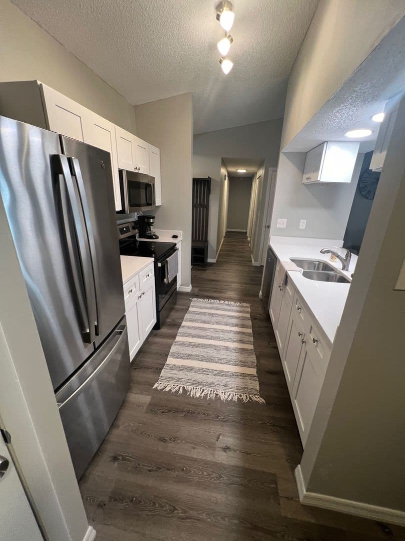 Palm Harbor Apartment: 552 Hammock Drive