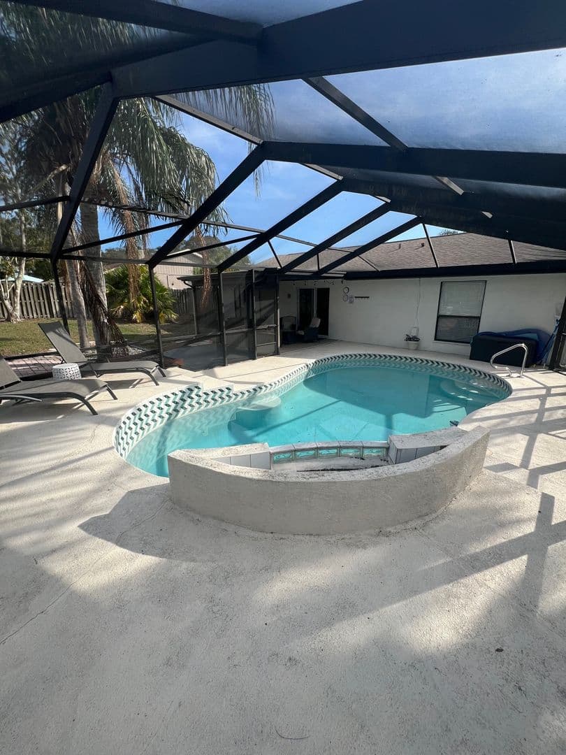 Palm Harbor Apartment: 552 Hammock Drive