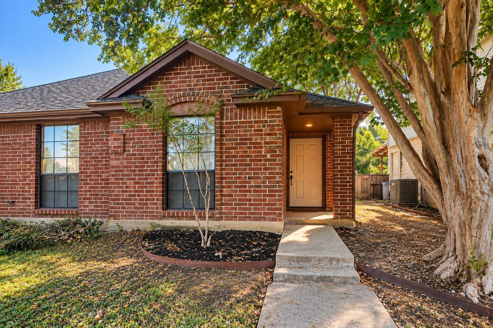 Arlington House: 5531 Whisper Glen Drive