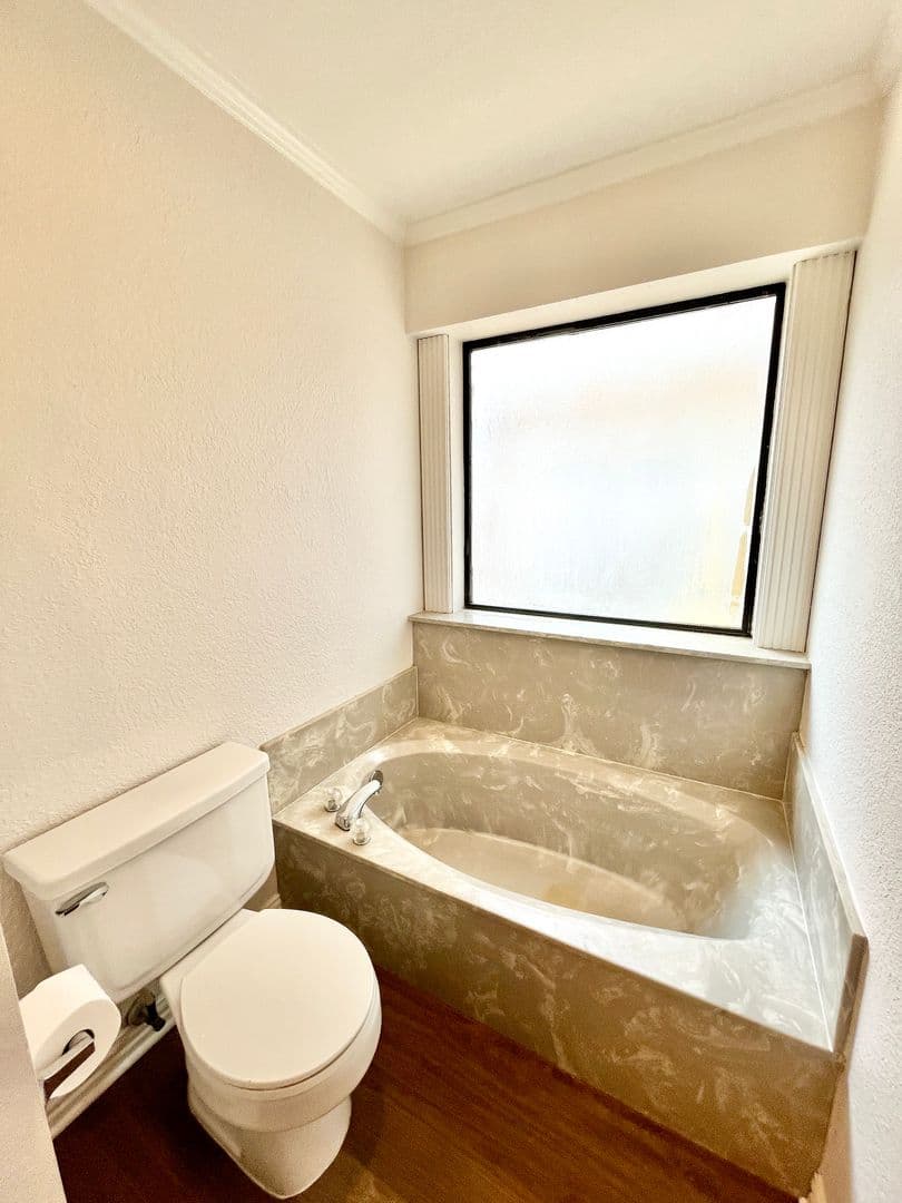 Arlington House: 6105 Paradise Drive