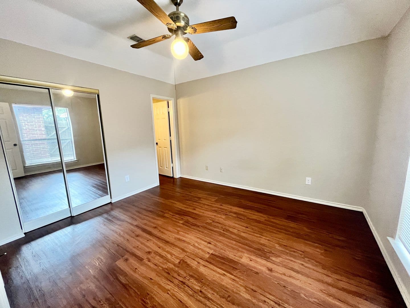Arlington House: 5531 Whisper Glen Drive