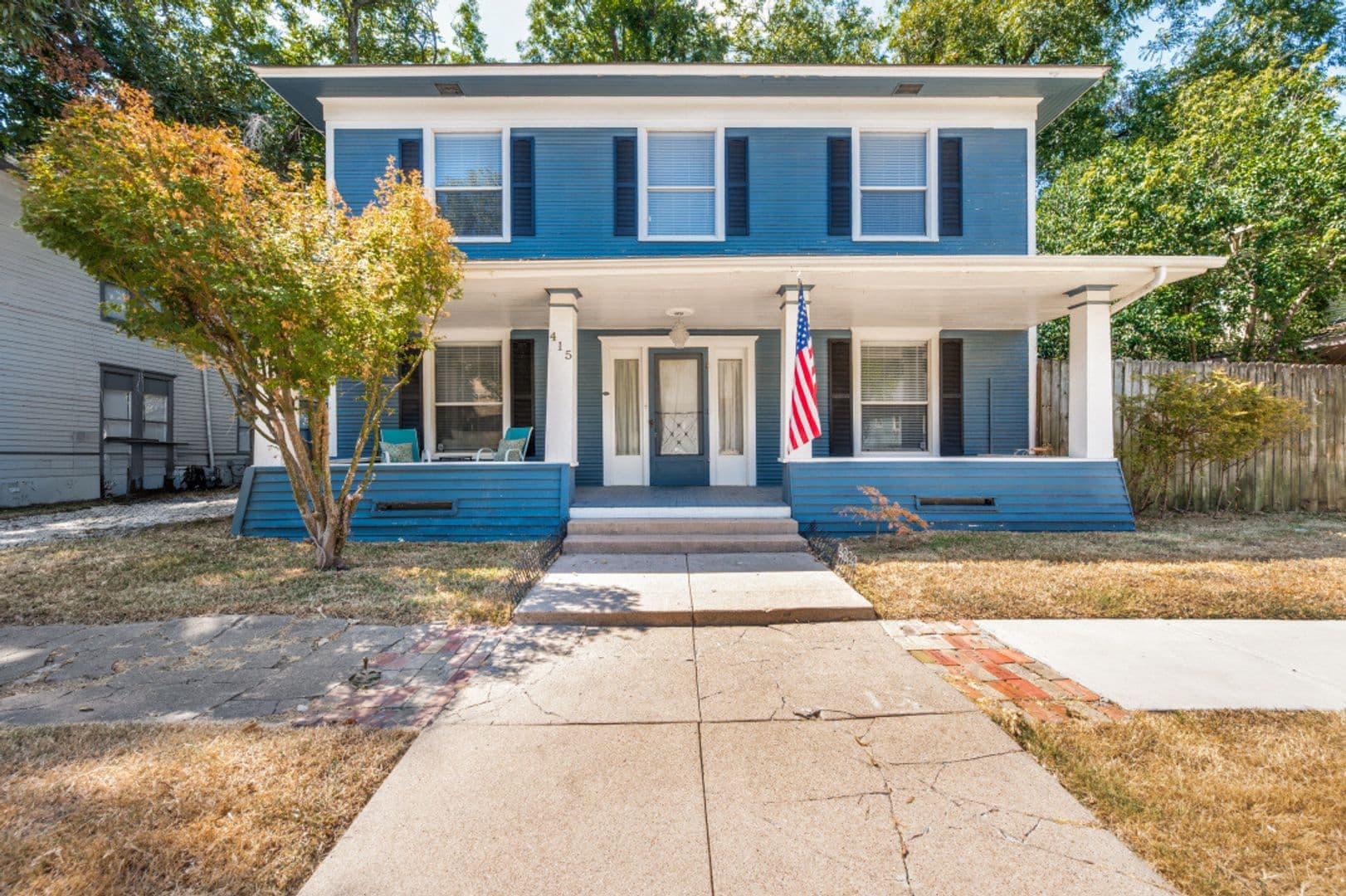 Waxahachie House: 415 W Franklin Street