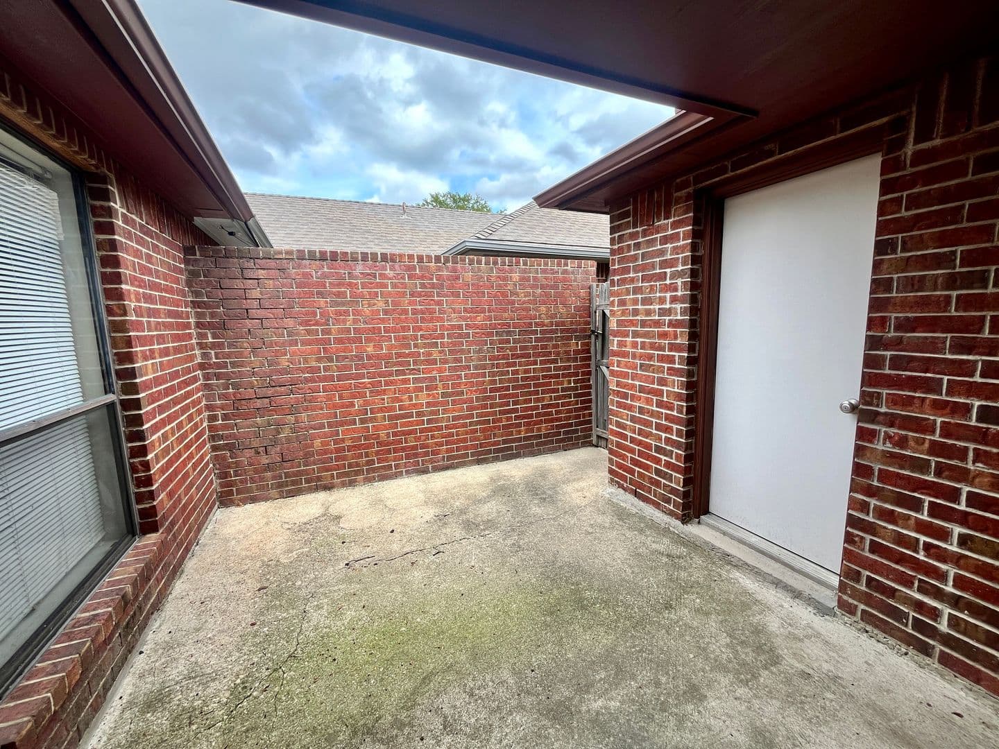 Arlington House: 5531 Whisper Glen Drive