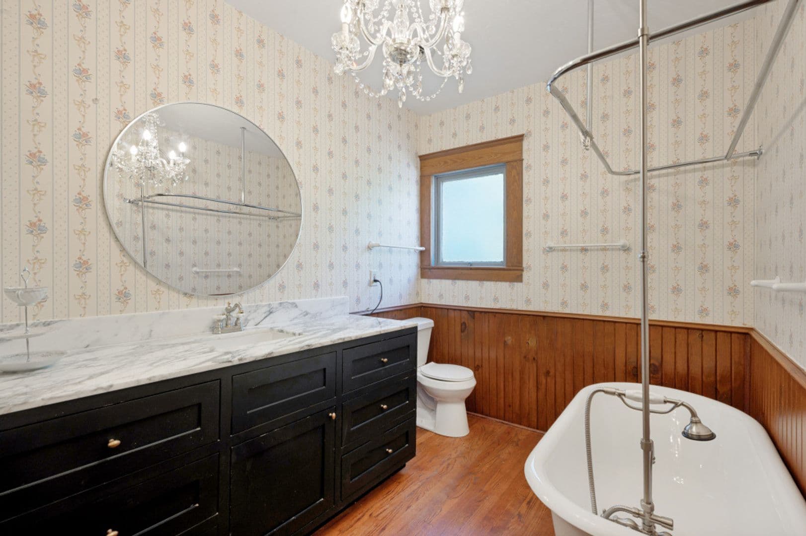 Waxahachie House: 415 W Franklin Street