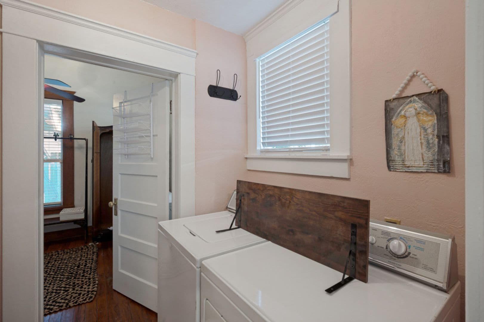 Waxahachie House: 415 W Franklin Street